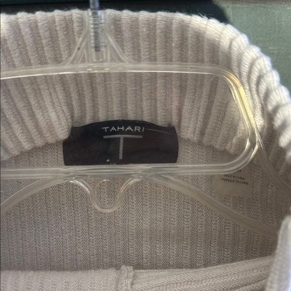 EUC Tahari Cream Sweatshirt/Sweater Directional Ribbed Knit Mock Collar - Picture 3 of 9